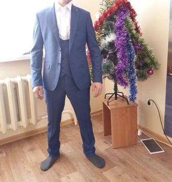 Продам костюм синий