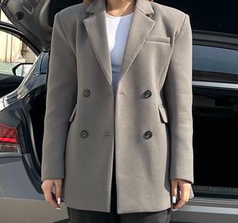 Продается пиджак в сером цвете