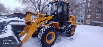 Чистка снега во дворах и погрузка снега , щебень