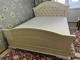 Продаю кровать с матрасом