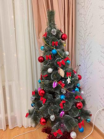 Продам елку вместе с игрушками