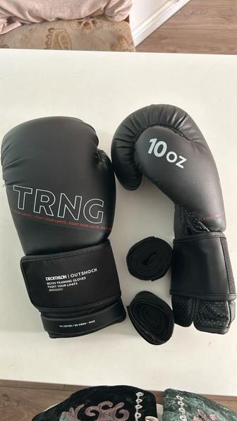 Боксерские перчатки Decathlon Outshock BG120 10 oz черный