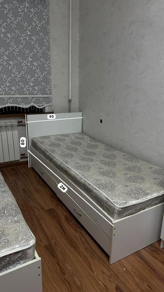 Кровать односпальные и столик