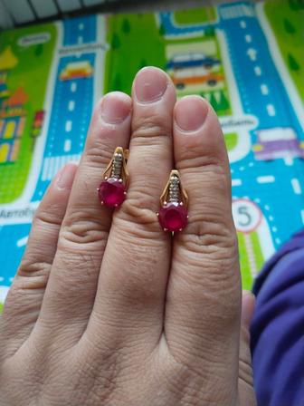 Продам серьги золотые