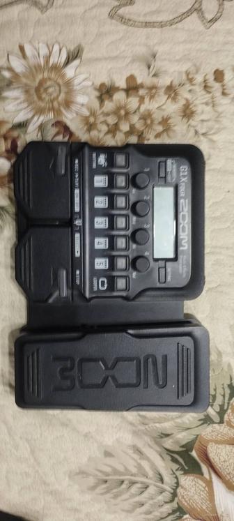 Продам гитарный процессор zoom g1x four