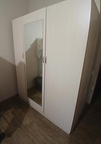 Продаю срочно с связи переездом шкаф