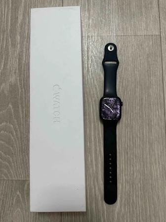 Смарт-часы Apple Watch 8 41 мм Aluminum черный Midnight