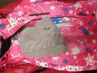 Лыжные костюмы и шапка и шарф