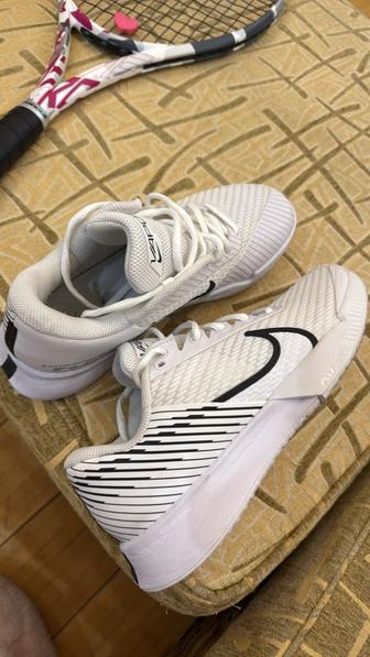 Продам кроссовки теннисные Vapor pro