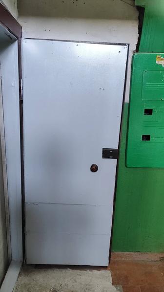 Продам железную дверь