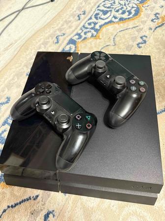 Продам PS 4 , 2 джойстика , и 5 топовых игр