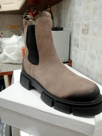 Продам зимние челси