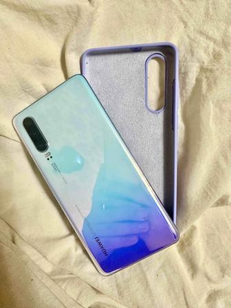 Продам телефон с чехлом HUAWEI P30