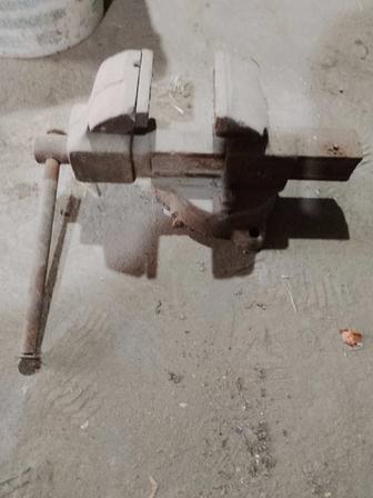 Продам тиски