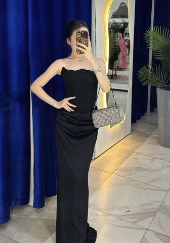 Продаётся вечернее платье в чёрном цвете.Абсолютно новое, с этикеткой