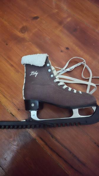 Фигурные женские коньки, 39 размер