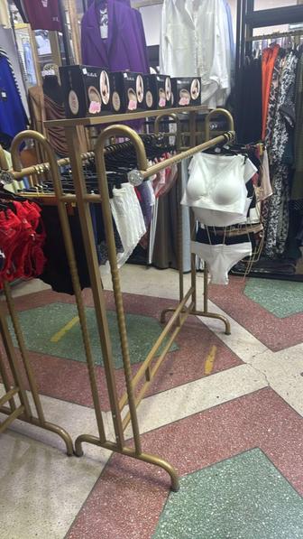 Продам стойки торговое оборудование