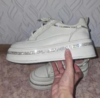 Кроссовки 40 размер