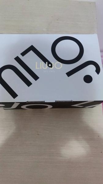 Продажа кроссовки женские