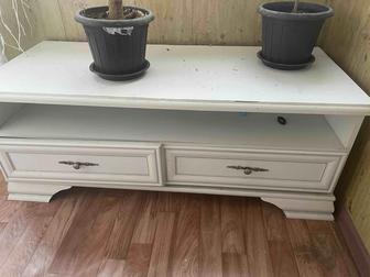 Продам тумбу белого цвета