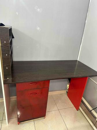 Маникюрный стол