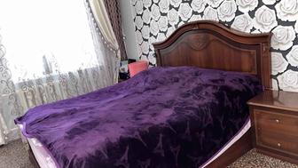 Продам б/у мебель 2-х спальная кровать, 2 тумбы и комод