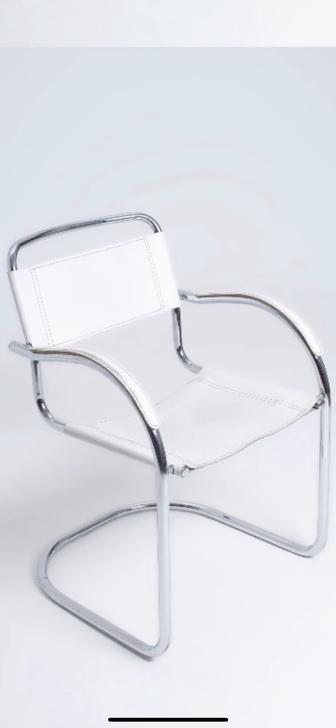 Продаем белый стул