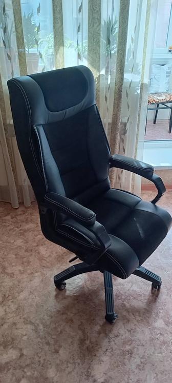 Классическое компьютерное кресло (черное)