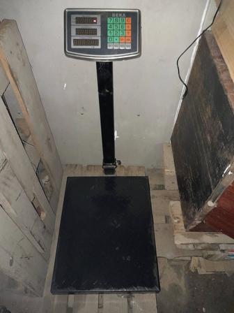 Продам весы электронные напольные 300 кг.