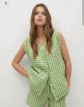 Продам очень красивый твидовый жилет