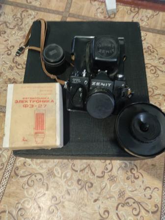 Фотоаппарат Зенит
TTL фотоувеличитель. СССР, плёночный