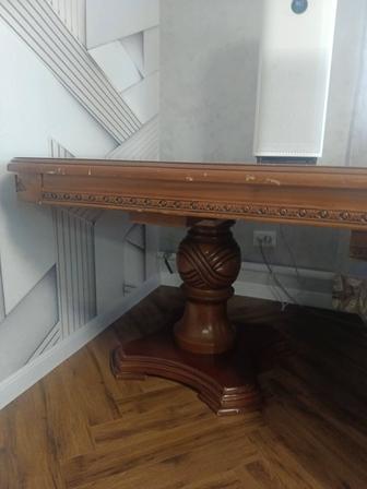 Стол обеденный