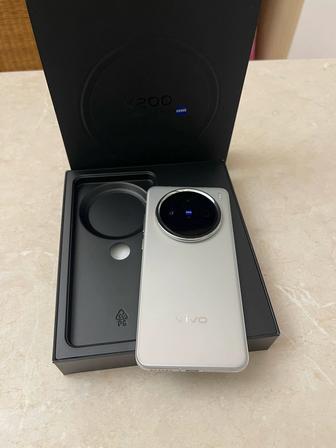 Смартфон Vivo X200 на 512Гб