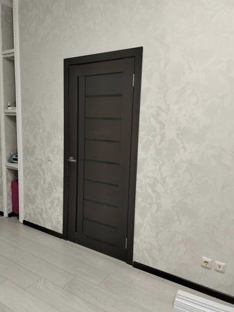 Продам 2 двери с обналичкой, коробкой,доборкой, ручками