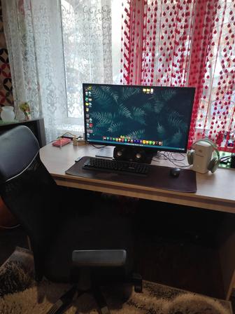 Продам компьютер, монитор, в подарок стол, кресло и наушники