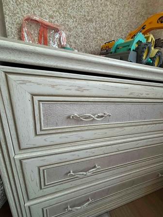 Продам комод и туалетный столик