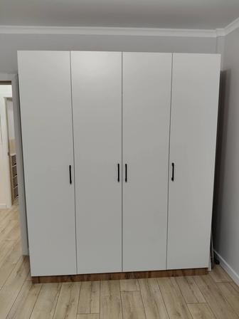 Продам шкаф и комод. Размеры шкафа, 180 на 215, 52. Комод 90 на 88, 45