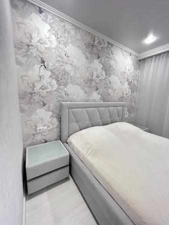 Поклейка обоев любой сложности.
Ровные стыки, чистая работа