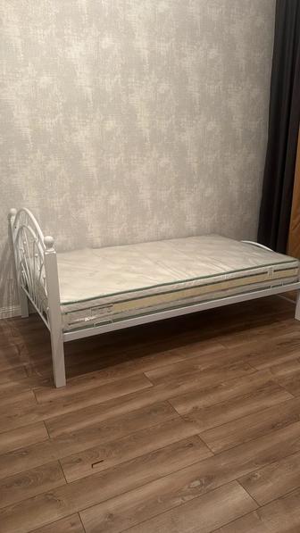 Продам кровать с ортопедическим матрасом