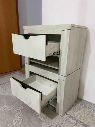 Прикроватные тумбы