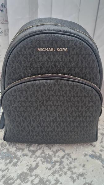 Продам рюкзак Michael Kors medium оригинал