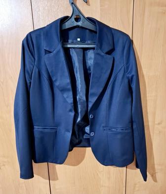 Продаю копмлект из голубого пиджака и жилета