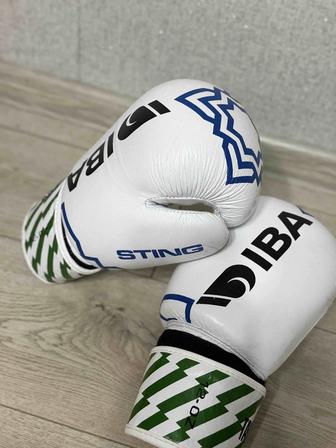 Продам боксерские перчатки