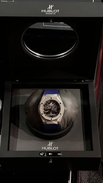 Часы Hublot Aerofusion с синим каучуковым ремешком