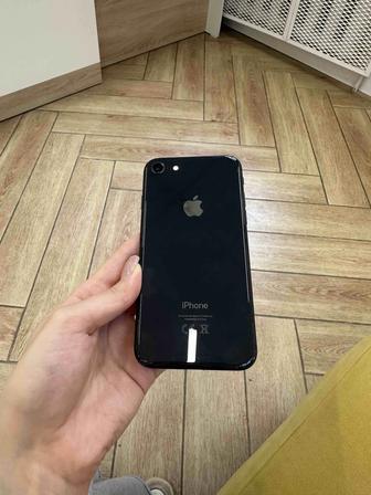 iPhone 8 / 64 GB