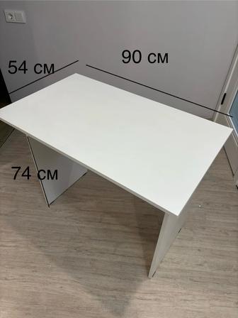 Продается белый письменный стол