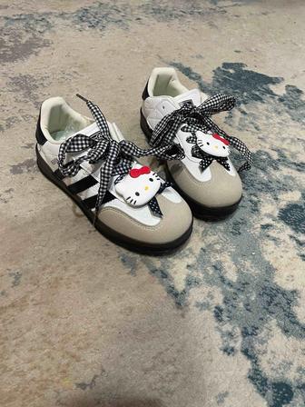Кроссовки на девочку