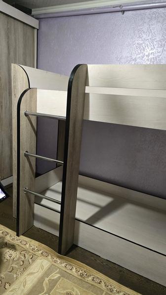 Продам двухъярусную кровать