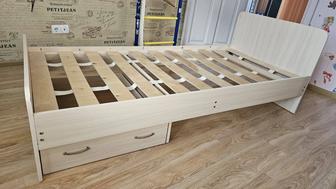 Продам кровать с матрасом
