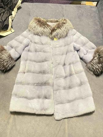 Продам женскую шубу